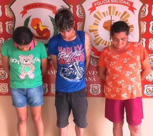 Detienen a madre y sus hijos mellizos que estarían implicados en robo de celulares - La Clave
