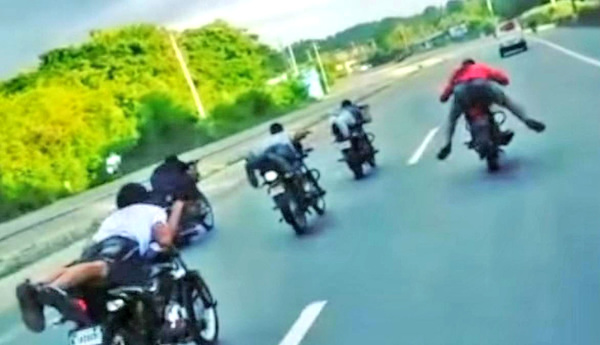 Concejales de Minga Guazú tratan de frenar carreras y accidentes sobre la Ruta PY02 - La Clave