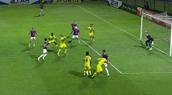Versus / ¿'Picante' del goleador de Cerro para la defensa?: “No termino de entender”