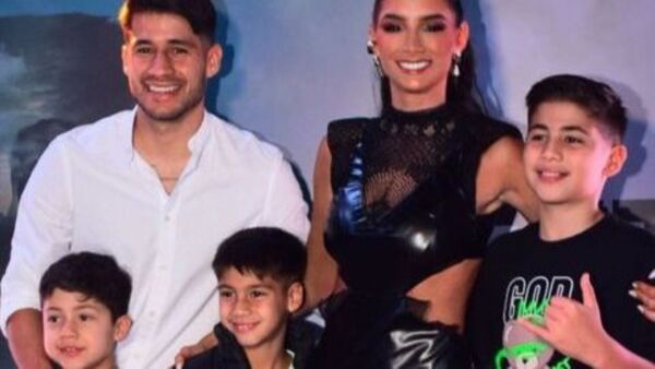 [GALERÍA] “Tito” Torres presentó con toda su familia el documental sobre su vida