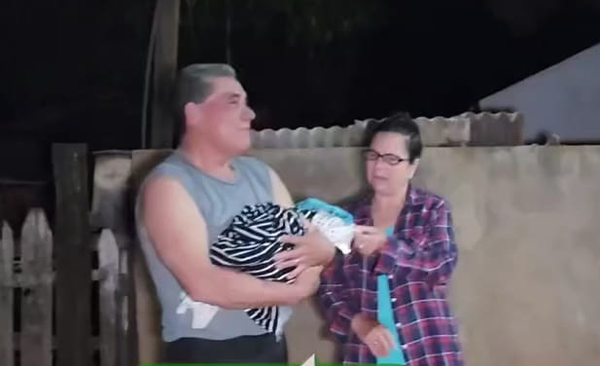 Abandonan a un bebé recién nacido detrás de una iglesia en Caaguazú - Noticiero Paraguay