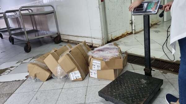 Denuncian uso de alimentos en mal estado en cocina del Hospital Central del IPS - Nacionales - ABC Color