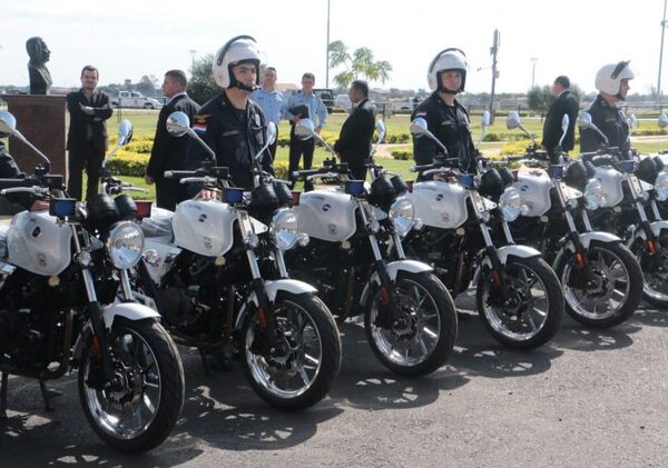 Gobierno entrega 250 nuevas patrulleras, 100 motocicletas y 1.500 chalecos para la Policía Nacional