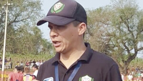 Relator dijo “Qué mal está el árbitro” y lo expulsaron