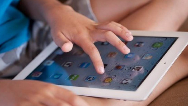 El uso excesivo del celular en niños: del aprendizaje al aislamiento social