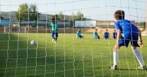 La Nación / Suspenden competencias de escuelas de fútbol