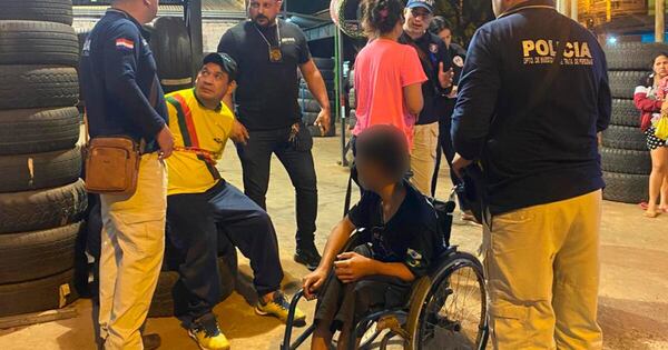 La Nación / Mujer que explotaba a sus hijos, uno de ellos en silla de ruedas, fue detenida en CDE