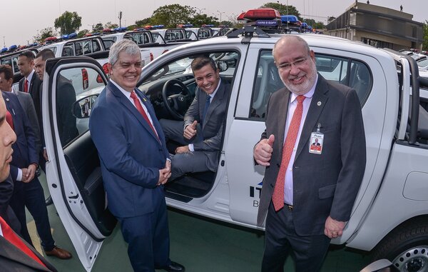 Flota de vehículos será distribuida acorde a necesidades de cada departamento para fortalecer descentralización - .::Agencia IP::.