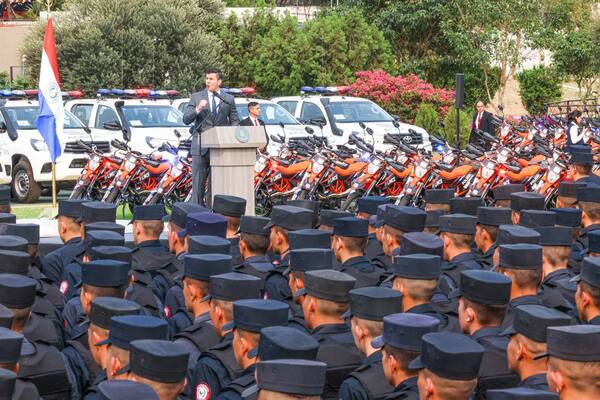 Santiago Peña asegura que la inversión en seguridad es solo el comienzo para fortalecer a la Policía Nacional - El Trueno