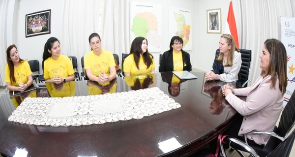 Estudiantes presentaron al Ministerio proyecto de prevención del suicidio - .::Agencia IP::.
