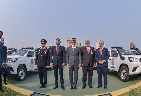 Gobierno refuerza la seguridad con nueva flota de patrulleras, motocicletas y equipos para la Policía Nacional - La Clave