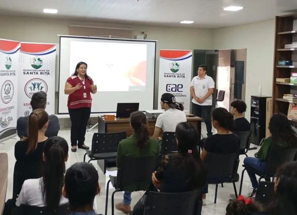 Capacitan a emprendedores sobre marketing digital en Santa Rita - La Clave
