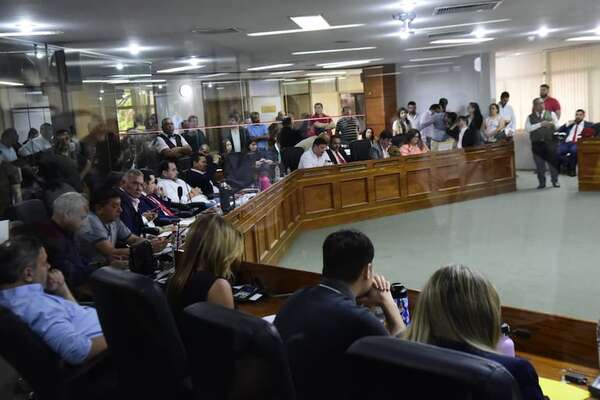 “Nenecho”: concejal dice que fue un error pedir intervención sin votos, pero que insistirán - Nacionales - ABC Color