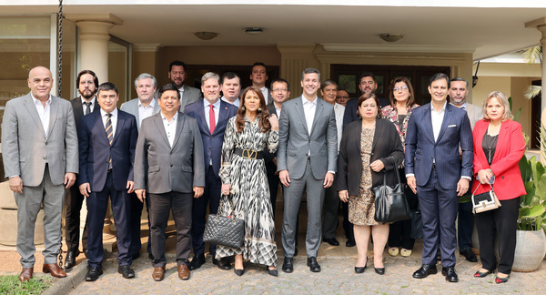 Ejecutivo se reunió con senadores de todas las bancadas para avanzar en agenda de proyectos - .::Agencia IP::.