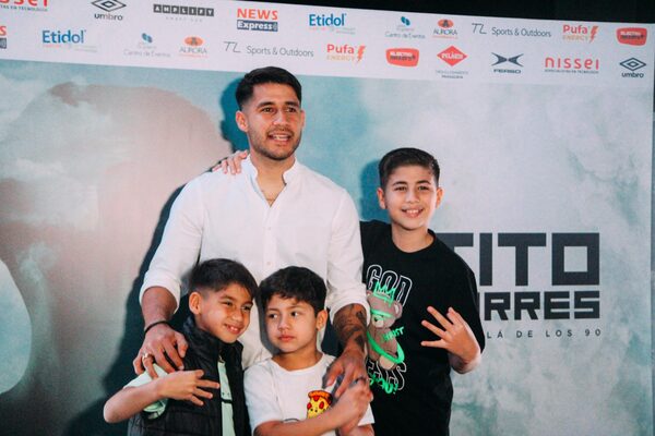 Tito Torres presentó oficialmente su documental “Más allá de los 90” - trece