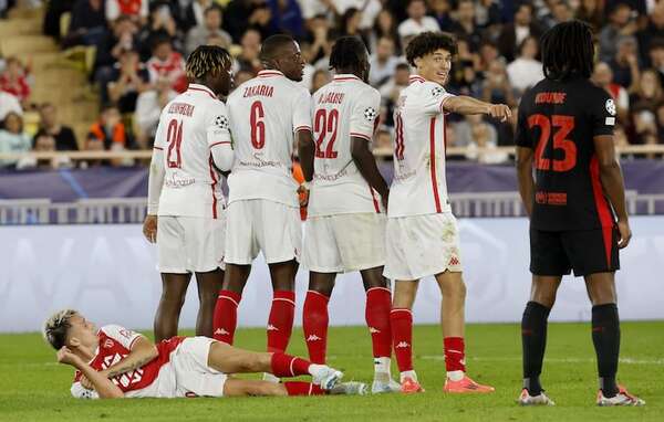 Un Barcelona con diez debuta con derrota en la Champions - Fútbol Internacional - ABC Color