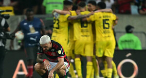Versus / Peñarol asalta el Maracaná y da un baño de agua fría al Flamengo