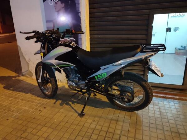Recuperan motocicleta robada en Asunción gracias al rastreo por GPS - Policiales - ABC Color