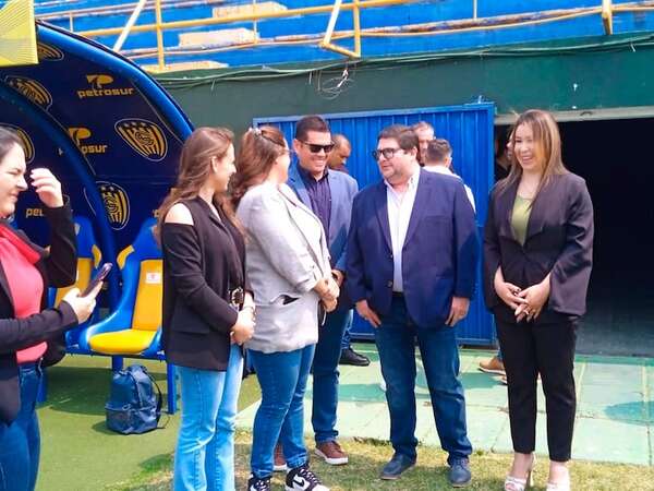 Exhurreros de OGD desacatan orden de “Bachi” Núñez y siguen en Luque - Política - ABC Color