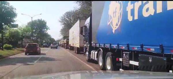 Colapso vehicular en la Ruta PY02 urge habilitación del Puente de la Integración - La Clave