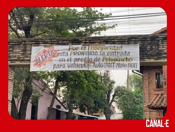 VECINOS AVISAN A CONDUCTORES QUE EL BARRIO ES PELIGROSO