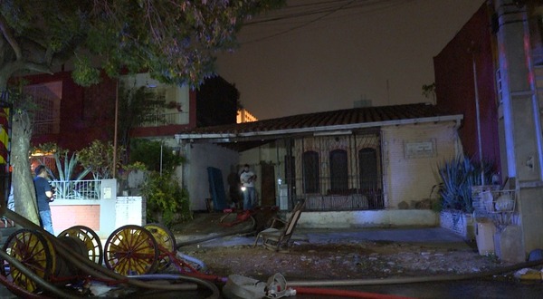 Un héroe en medio de las llamas: salvó a adultos mayores atrapados en incendio - trece