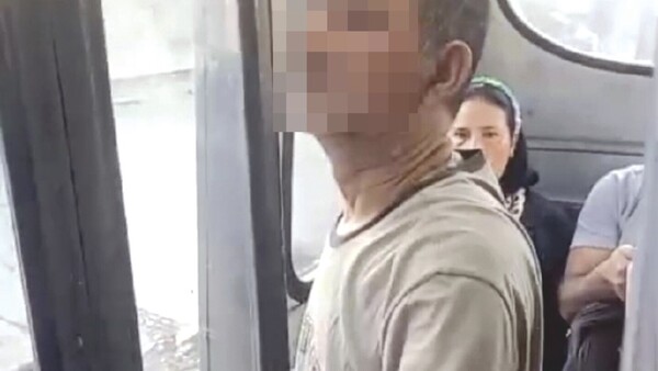 Un hombre manoseó a pasajera en pleno bus y ligó feroz tovajepete