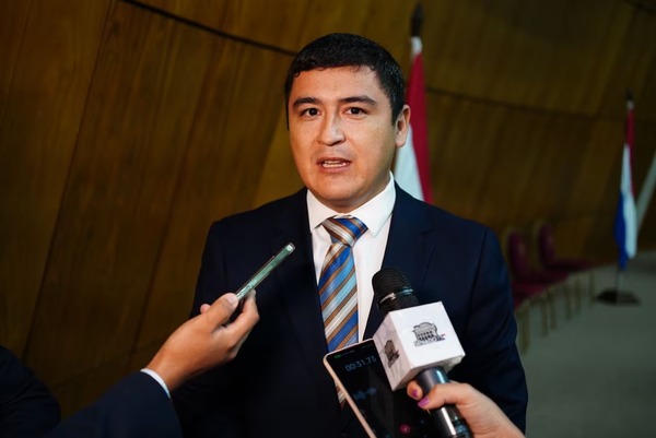 José Oviedo renuncia a Cruzada Nacional tras choques con Payo Cubas - ADN Digital