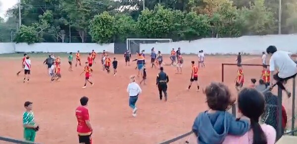 Versus / Se divulga el video de la pelea en la que falleció un joven jugador