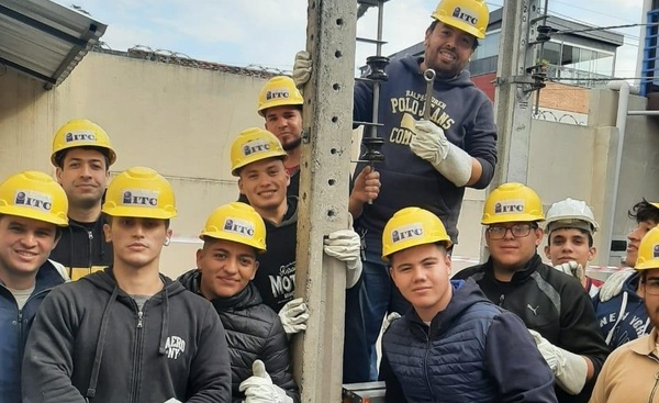 "Debemos enfocarnos en la formación y capacitación de los jóvenes", sostuvo el director del Instituto Superior de Electricidad (ITC) - Noticiero Paraguay