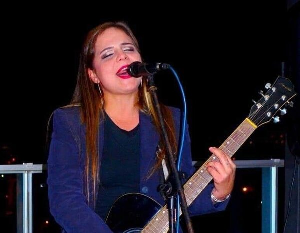 Cantante lleva 21 días desaparecida y apelan al rollo para encontrarla