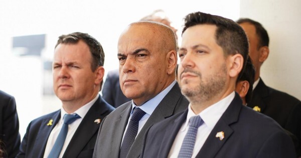 Bachi arremete contra los comisionados de Luque y mete más presión a Echeverría