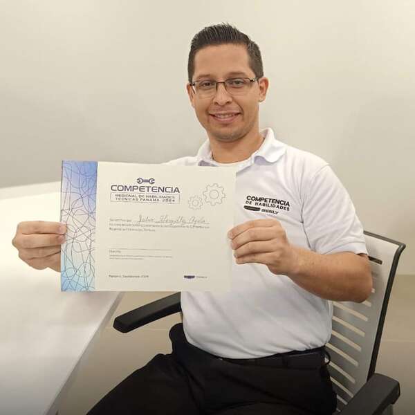 Representante de Automotor gana concurso regional de habilitades técnicas de Geely - Empresariales - ABC Color