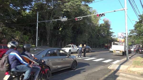 Los últimos cruces semafóricos generaron quejas y caos en Asunción - Nacionales - ABC Color
