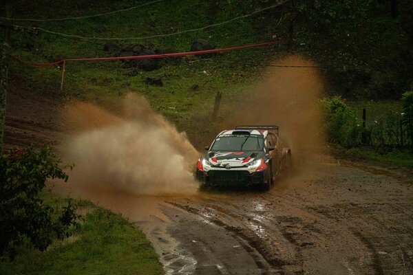 Galanti y Toyotoshi ganan primera etapa del Rally del Paraguay