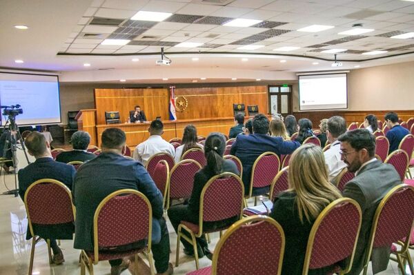 Catedrático chileno ofreció conferencia magistral en el Palacio de Justicia