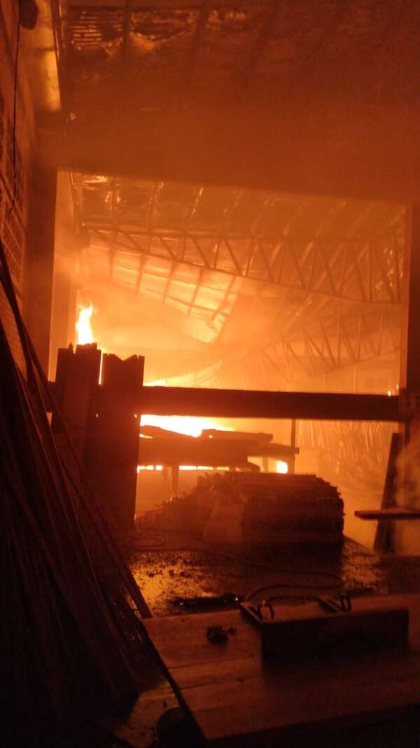 Video: explosión de garrafas genera voraz incendio en Caacupé - Policiales - ABC Color