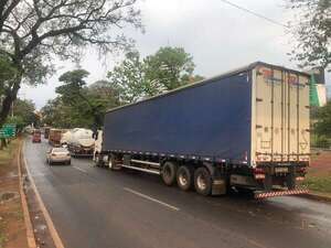 Controles en Brasil ocasionan fila de camiones y congestión vehicular en CDE - ABC en el Este - ABC Color