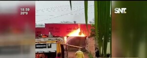 Depósito de garrafas, en llamas - SNT