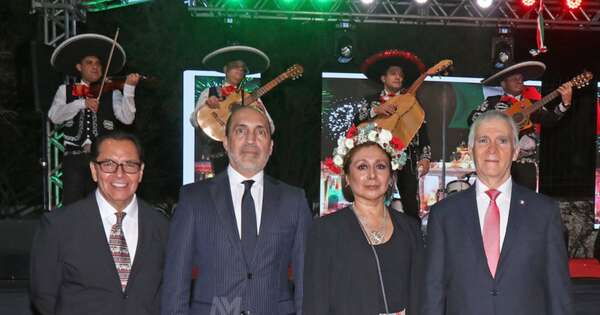 La Nación / Con una gran fiesta, celebran aniversario patrio de México