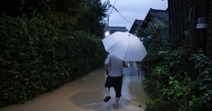La Nación / Japón: reportan un muerto y ordenan la evacuación de 60.000 personas por lluvias