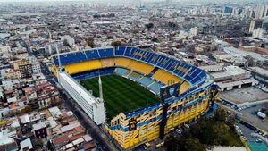 Boca Juniors y River Plate se enfrentan en La Bombonera