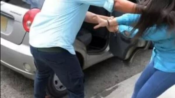 Alumna contó que una pareja intentó alzarla en un coche