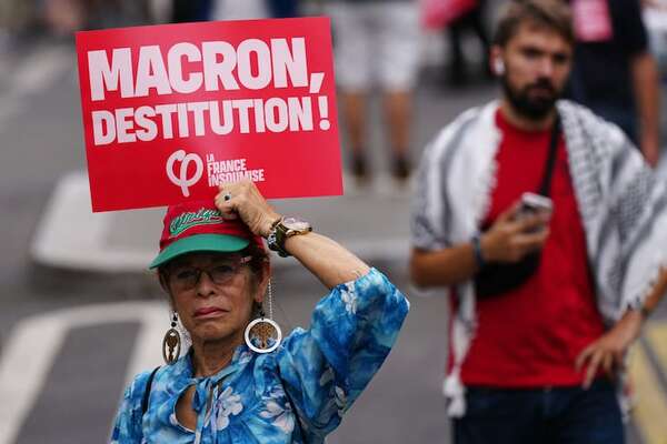 Francia: manifestantes de izquierdas en las calles piden destitución de Macron - Mundo - ABC Color