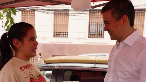 [VIDEO] ¡Santiago Peña sorprendió a una joven emprendedora!