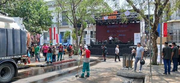 Fuga cloacal inunda los festejos primaverales sobre la calle Palma - Nacionales - ABC Color