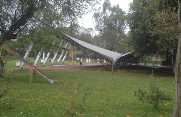 Después del fuerte tornado de ayer, siguen las interrupciones en servicios electricidad y agua en San José - Noticiero Paraguay