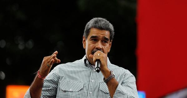 La Nación / Tras atentado con bíperes Maduro pide evitar regalar electrónicos en Navidad