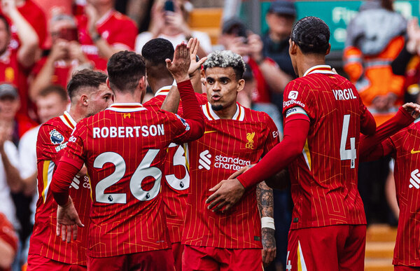 Versus / Liverpool toma el liderato de Premier tras ganar golear al Bournemouth