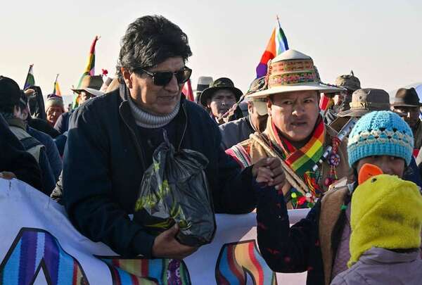 La caminata de Evo Morales avanza en su quinto día luego de un desaire al presidente Arce - Mundo - ABC Color